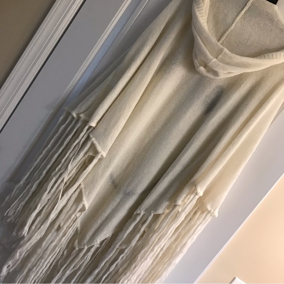 😊Wildfox White Label Rare Happy Face Poncho - Picture 8 of 9